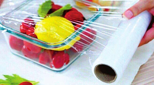 食品塑料保鮮膜透氣性能不達標(biāo)，內(nèi)部密封的食物仍然會發(fā)霉變質(zhì)